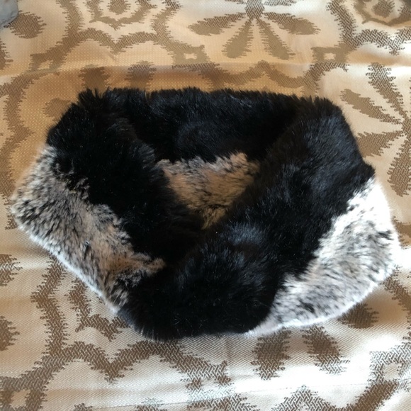 DENA TWIST FAUX FUR INFINITY SCARF🧣 - Picture 4 of 8